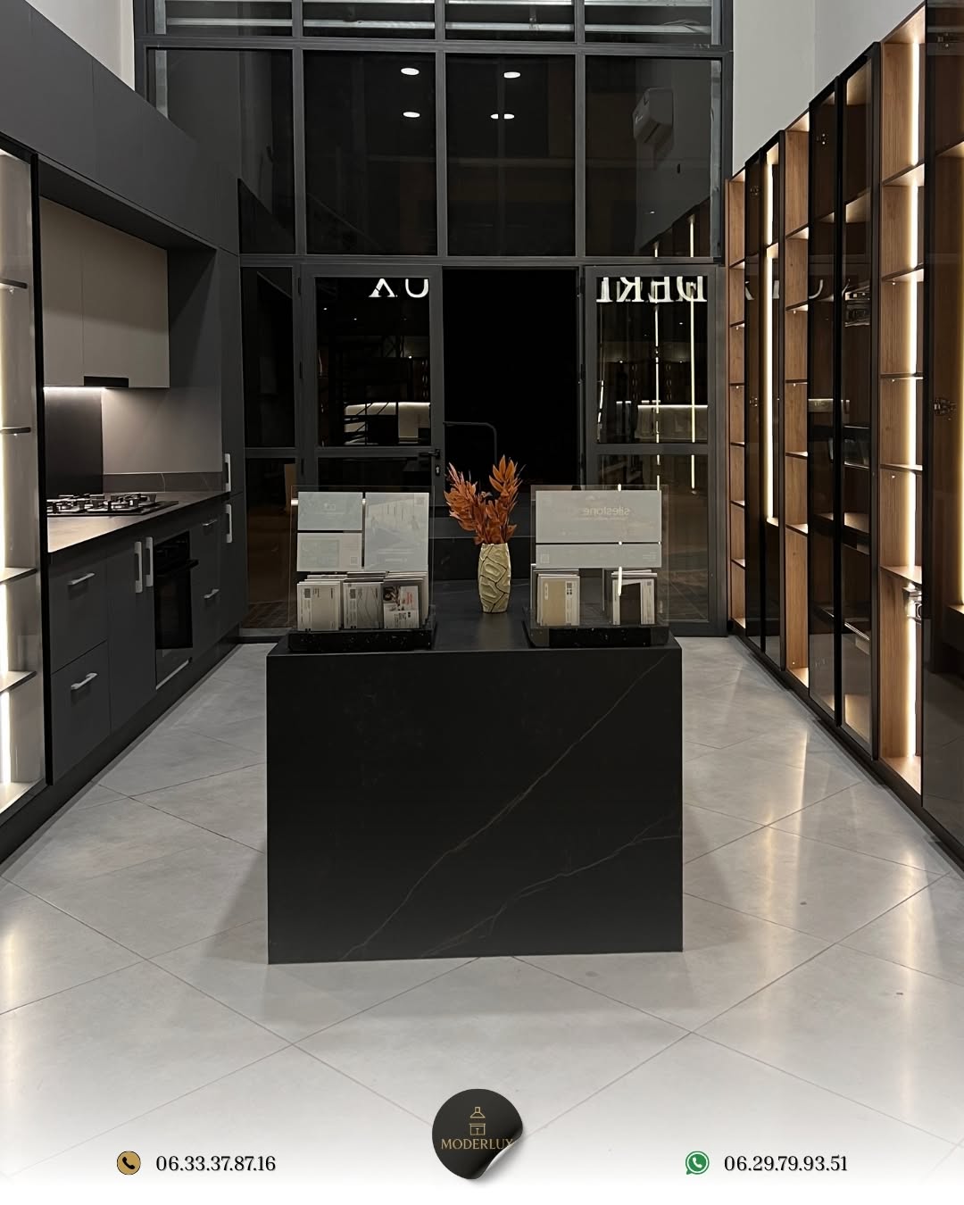 Îlots & matières au showroom Moderlux